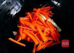胡萝卜炒怀山粉条的做法图解3