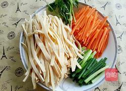 香葱拌干豆腐卷的做法图解2