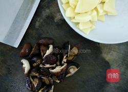 土豆烧香菇的做法图解3