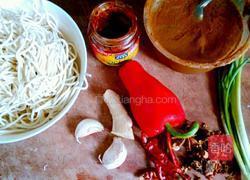 香辣热干面的做法图解1