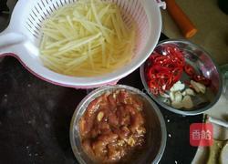 土豆炒猪肉的做法图解3
