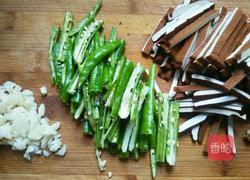 青椒炒酱干的做法图解2