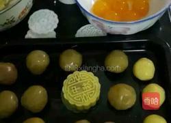 莲蓉蛋黄月饼的做法图解5