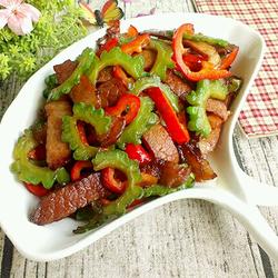 苦瓜炒腊肉的做法[图]