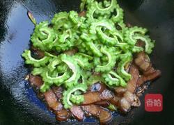 苦瓜炒腊肉的做法图解6