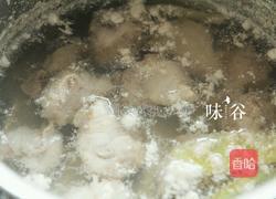 苦瓜排骨汤的做法图解2