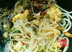 酸菜炒粉的做法图解7