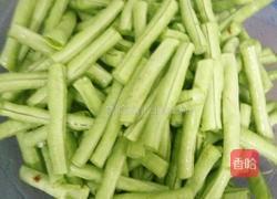 豆角炒西红柿的做法图解1