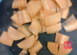 西兰花炒红萝卜的做法图解2