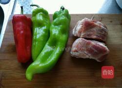 青椒炒五花肉的做法图解1