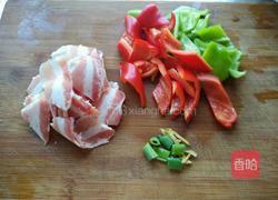 青椒炒五花肉的做法图解2