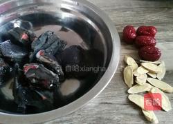 黄芪乌鸡汤的做法图解1