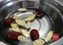 黄芪乌鸡汤的做法图解2