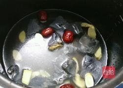 黄芪乌鸡汤的做法图解4