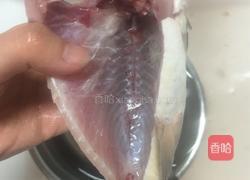 油炸小鲫鱼的做法图解1