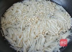 金针菇肉汤的做法图解2