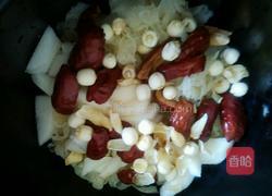 川贝银耳百合枸杞炖雪梨的做法图解5