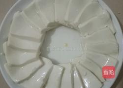皮蛋豆腐的做法图解1