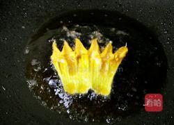 椒盐南瓜花的做法图解8