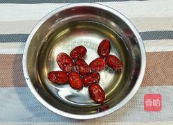 红枣蒸鸡的做法图解1