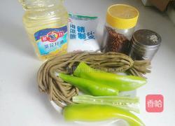 青椒炒酸豆角的做法图解1