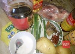 鸡骨架炖土豆的做法图解1