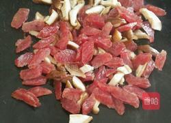 香菇腊肠土豆焖饭的做法图解4