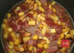 香菇臘腸土豆?fàn)F飯的做法圖解7