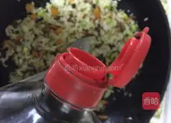 Illustration of how to make tomato sauce fried rice 7