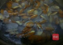 蚬肉炒豆角的做法图解3