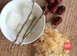 铁皮石斛银耳羹的做法图解1