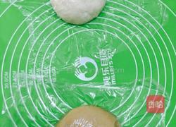 红豆蛋黄酥的做法图解2