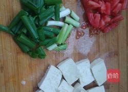 西红柿炖豆腐的做法图解2