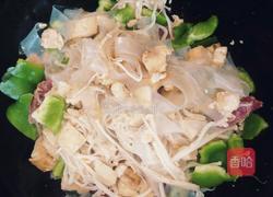 腊肠抄金针菇的做法图解5