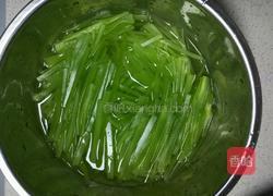 凉拌青笋丝的做法图解2