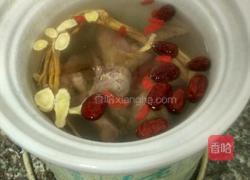 红枣枸杞鸽子汤的做法图解3