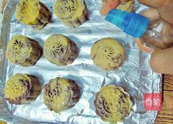 广式豆沙蛋黄月饼的做法图解21