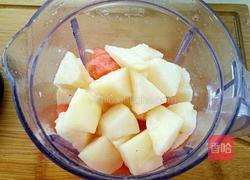 鲜榨西瓜雪梨汁的做法图解2