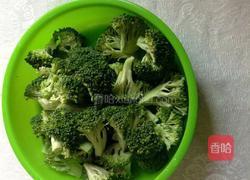 炝西兰花的做法图解2