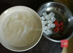 冰糖炖燕窝的做法图解1