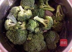 蒜泥西兰花的做法图解1