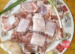 排骨炖小土豆的做法图解1