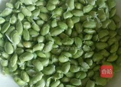 毛豆炒干虾的做法图解1