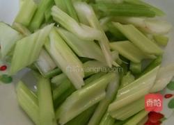 肉炒芹菜的做法图解2