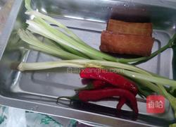 豆干炒芹菜的做法图解1