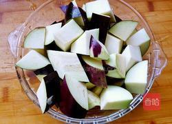 土豆烧茄子的做法图解1