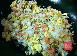 鸡蛋炒米饭的做法图解6