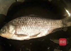 清炖野生小鲫鱼的做法图解3