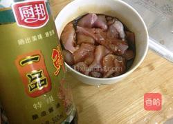 猪肉炒木耳的做法图解1