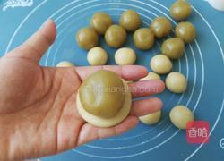 广式莲蓉月饼的做法图解9